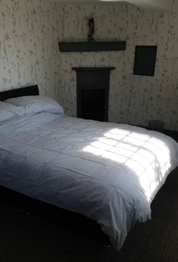 Suite At The Green Dragon Inn & Kitchen Welshpool Exterior photo