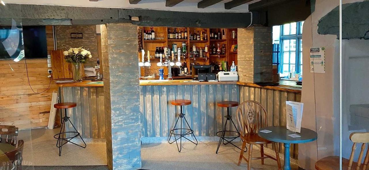 Suite At The Green Dragon Inn & Kitchen Welshpool Exterior photo